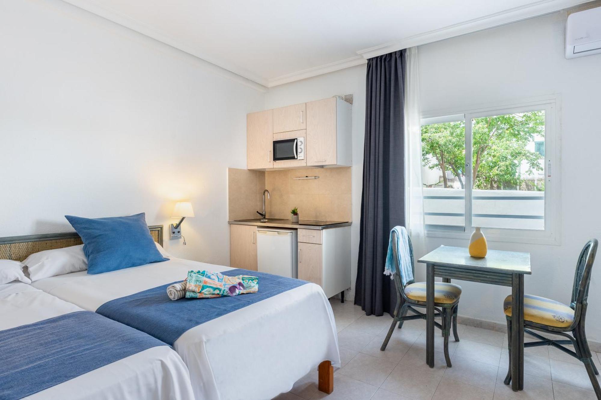 Aparthotel Vibra Del Mar - Adults Only Sant Antoni de Portmany Extérieur photo