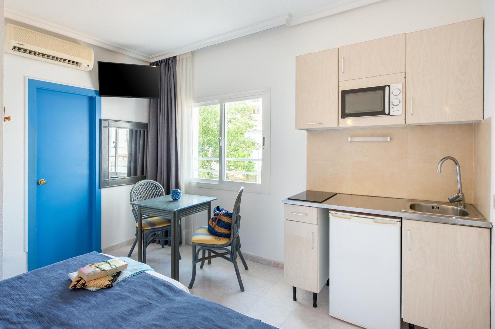 Aparthotel Vibra Del Mar - Adults Only Sant Antoni de Portmany Extérieur photo