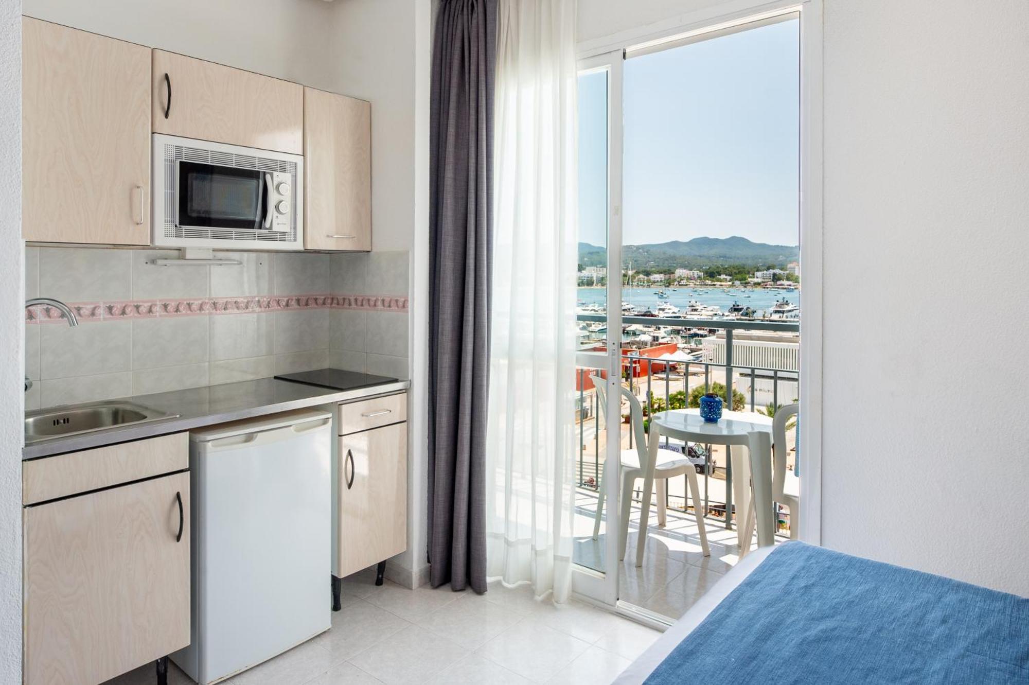 Aparthotel Vibra Del Mar - Adults Only Sant Antoni de Portmany Extérieur photo