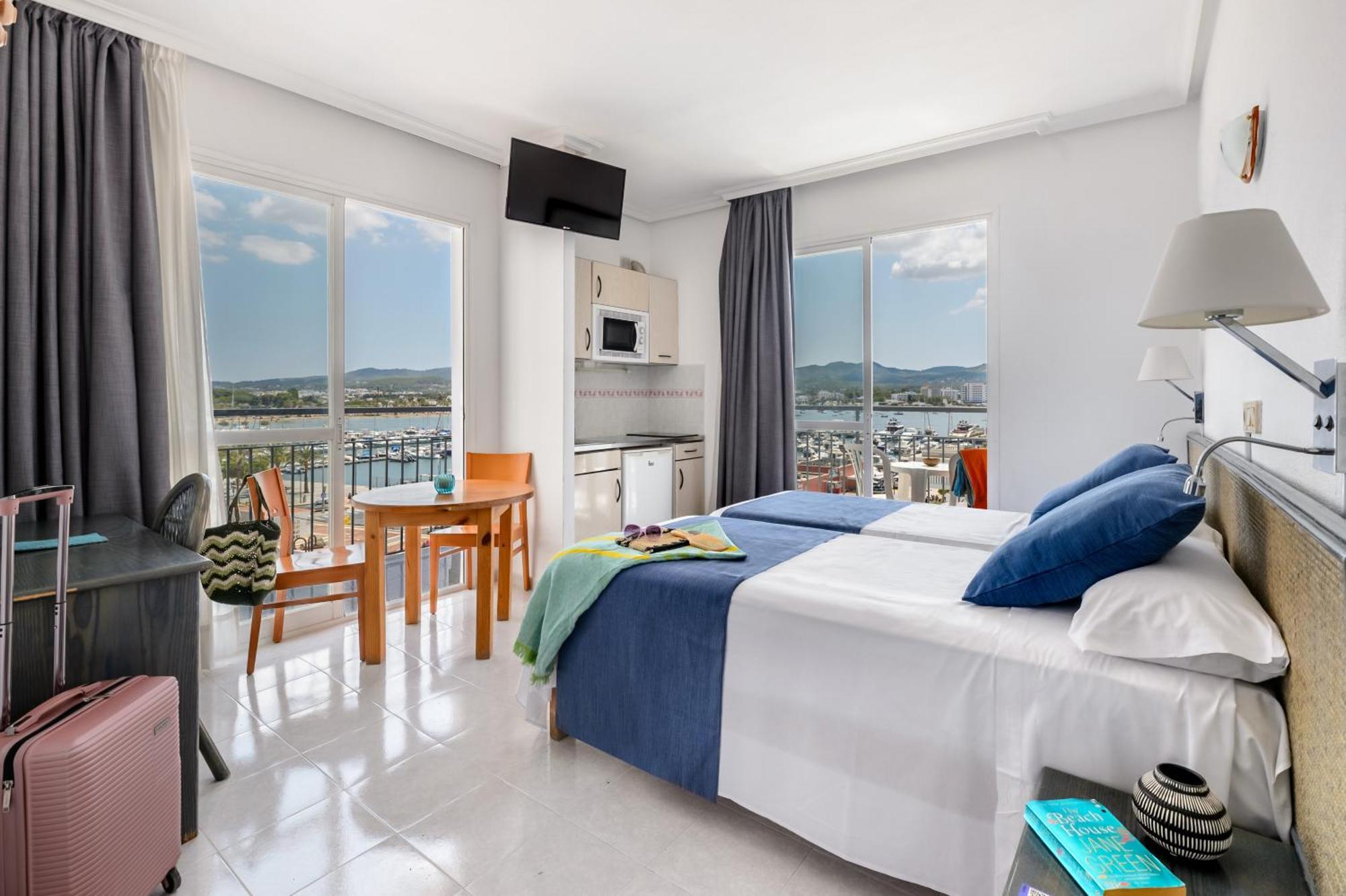 Aparthotel Vibra Del Mar - Adults Only Sant Antoni de Portmany Extérieur photo